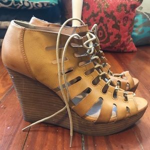 Size 8 Restricted wedges